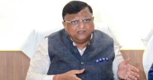 ‘ভোট চোর’ মন্তব্যের জেরে তৃণমূল সাংসদ মহুয়া মৈত্রকে ১০কোটির মানহানির নোটিশ মুখ্যসচিব মনোজ কুমার আগরওয়ালের