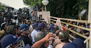 SRFTI ক্যাম্পাসে RSS-এর শাখা সংগঠনের অনুষ্ঠানকে কেন্দ্র করে উত্তেজনা, অবস্থান বিক্ষোভে পড়ুয়ারা