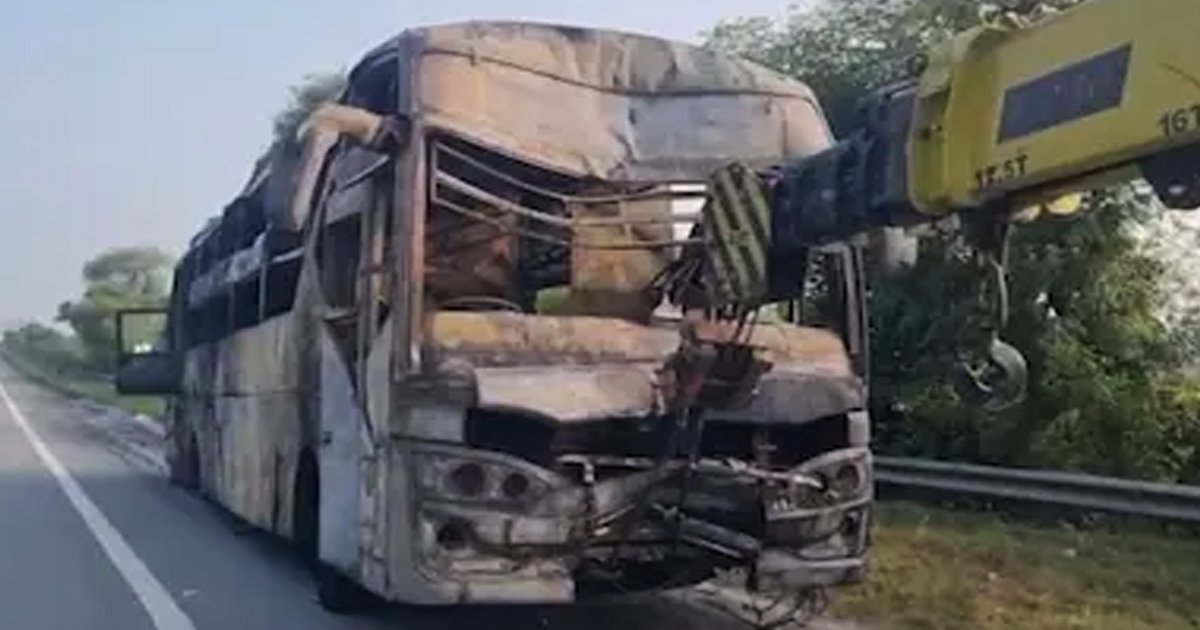 এবার গ্রেটার নয়ডায় স্লিপার বাসে আগুন, অগ্নিদগ্ধ হয়ে   মৃত ৯