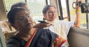 দিল্লি পুলিশের হাতে আটক মমতা বন্দ্যোপাধ্যায়