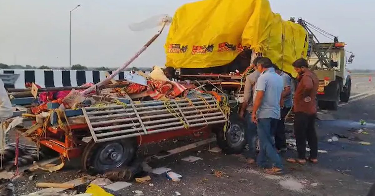 মহারাষ্ট্রের অমরাবতীতে দুর্গাপ্রতিমা নিয়ে যাওয়ার সময়ে ট্রাকের ধাক্কা, মৃত ৭, জখম ২১